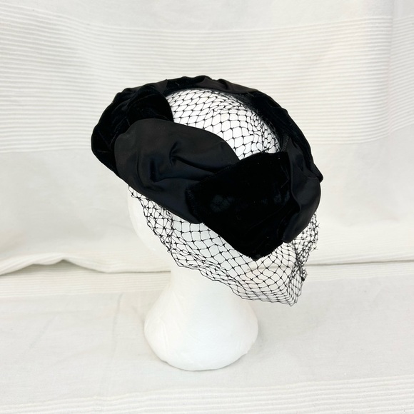 Vintage Black Velvet Ring Fascinator Hat With Netting - Picture 5 of 11